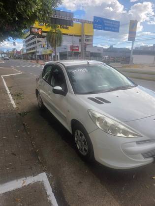 PEUGEOT 207 1.4 XR 8V FLEX 4P MANUAL PEUGEOT 207 1.4 XR 8V FLEX 4P MANUAL